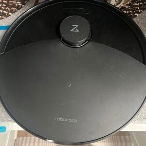 Black Robotic Vacuum Cleaner